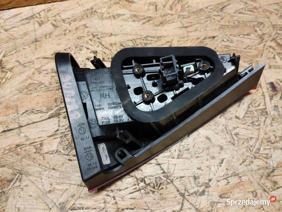 Lampa Prawy Tył w Klapę Skoda Superb III Kombi Pleszew