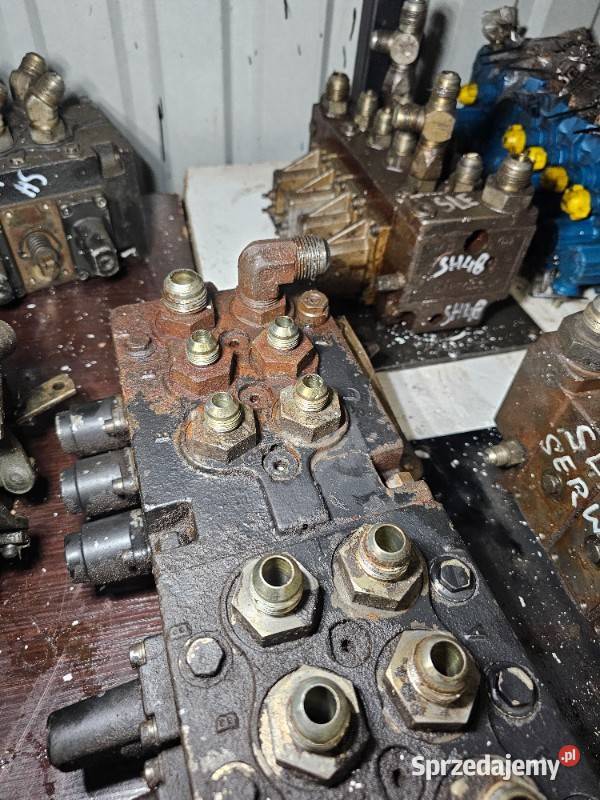 Rozdzielacz hydrauliczny Case 595 Fermec 760 860 sprzedam