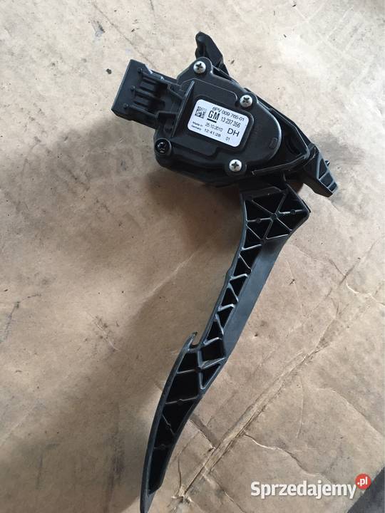 Potencjometr gazu Opel insignia 20cdti 13237356 Chojnice