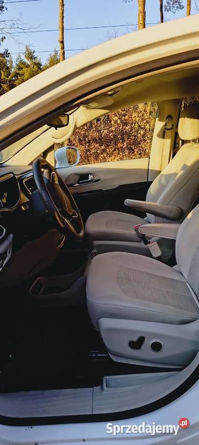 Chrysler Pacyfica 2018 Hybrid 142000 mazowieckie Warszawa