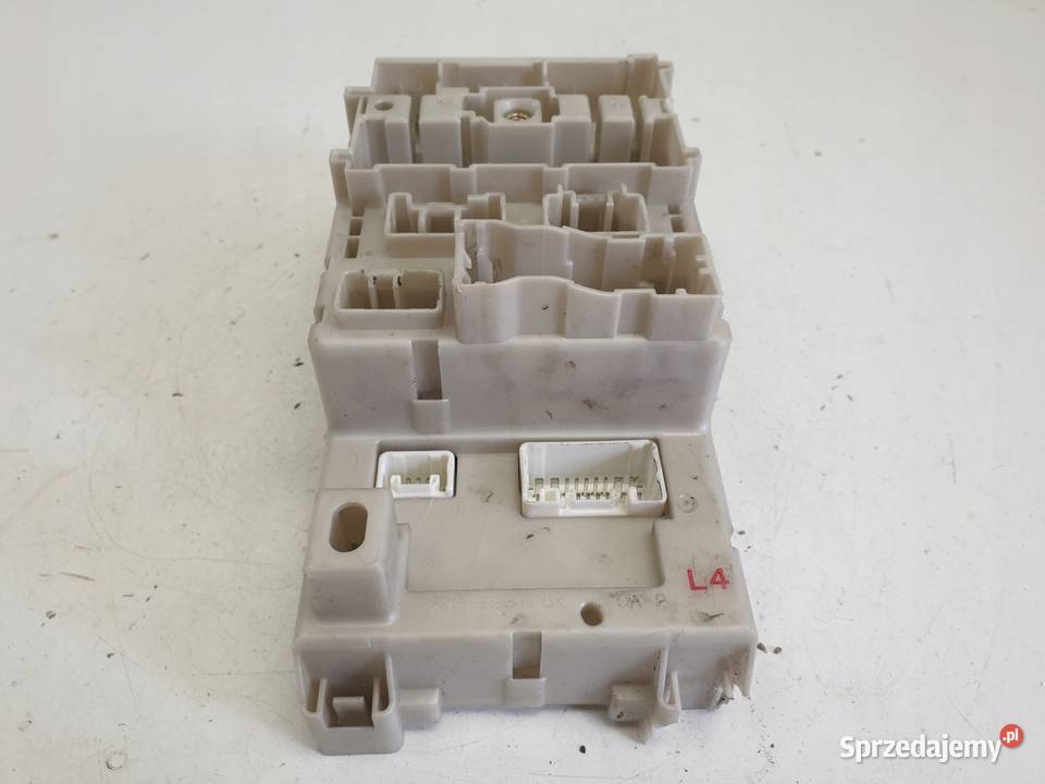 Toyota RAV4 II 20 d4d SKRZYNKA BEZPIECZNIKÓW Rudka sprzedam