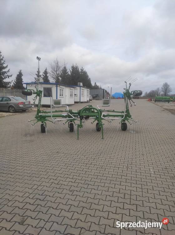 Przetrząsacz karuzelowy Pronar PWP770 Maszyny zielonkowe Kozenin