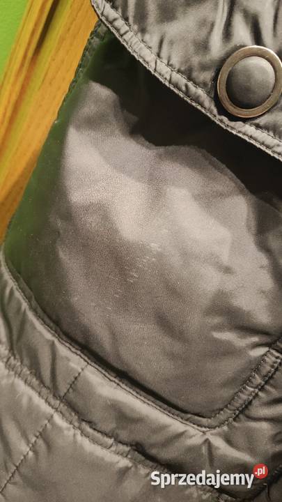 Czarna ciepła kurtka zimowa z kapturemkołnierz Piaseczno