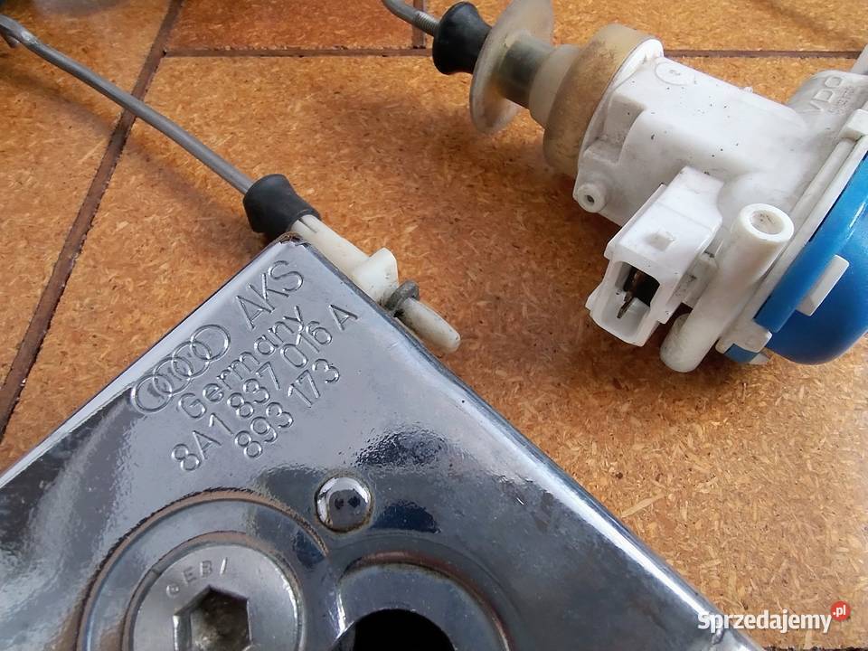Audi 80 B4 Cięgno Linka drzwi Prawy przód Zamek Dębica