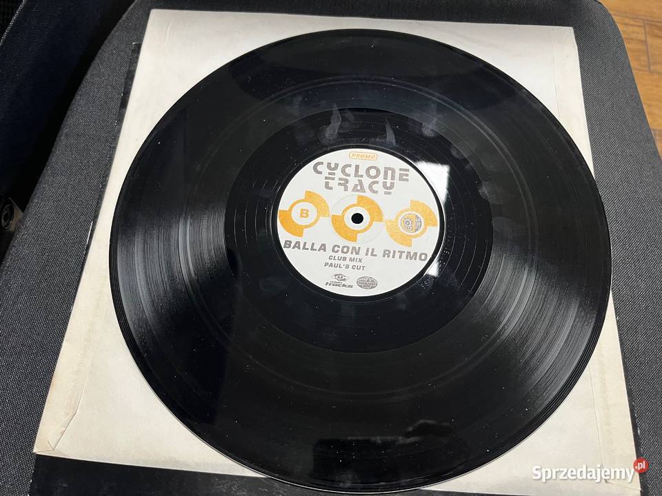 Cyclone Tracy Balla Con Il Ritmo Trance Błażejowice