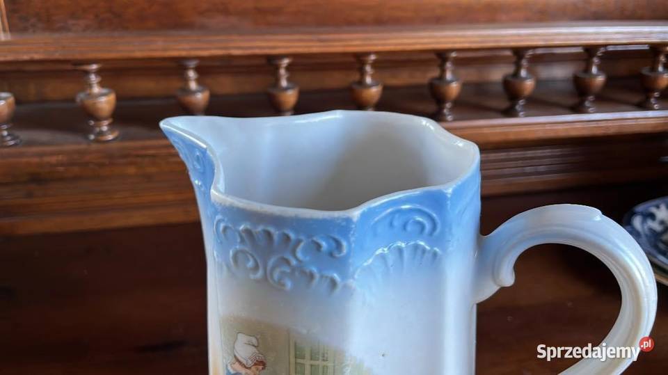 Dzbanek z motywem dziewczynek w medaionie Bez Porcelana i szkło Gdańsk