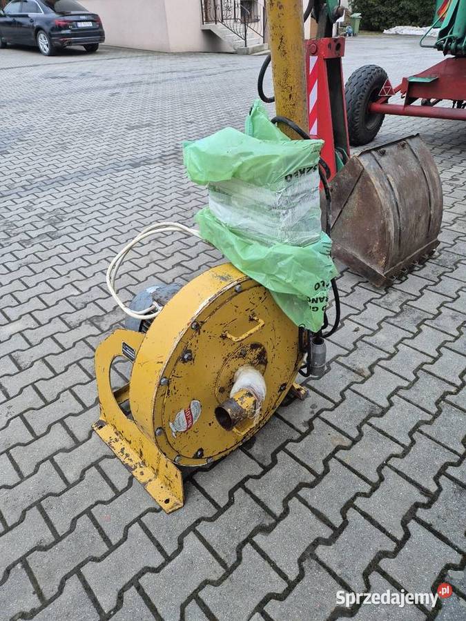 Mieszalnik pasz 500 śrutownik ssąco tłoczący Kowale