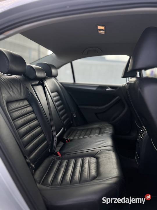 Volkswagen Jetta 16 TDI Highline 2011 226 Manual srebrny Jetta Wrocław