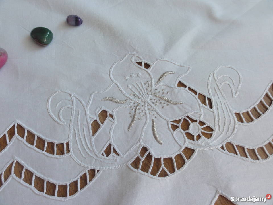 Obrus z lilią złoty srebrny ręcznie wykonany Lublin