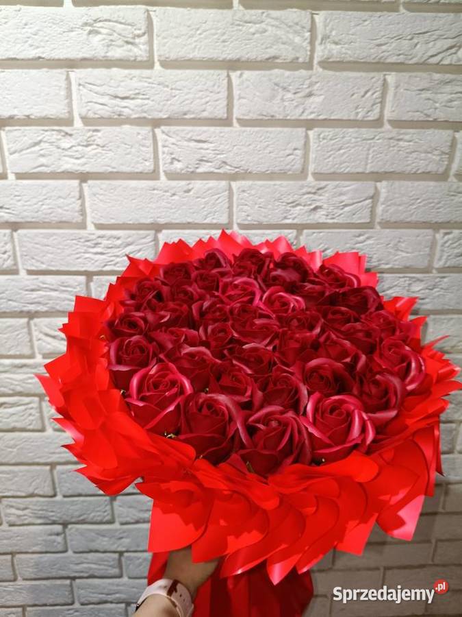 Bukiet z czerwonych róż mydlanych prezent na