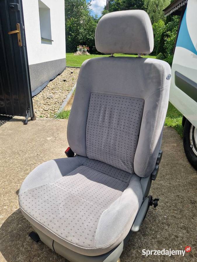 Fotel kierowcy passat B5 sedan kombi jasny welur Korzenna