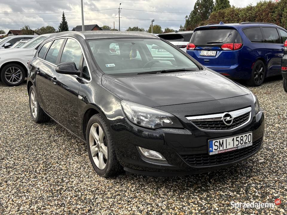 Opel Astra Rok produkcji 2012 sprzedam