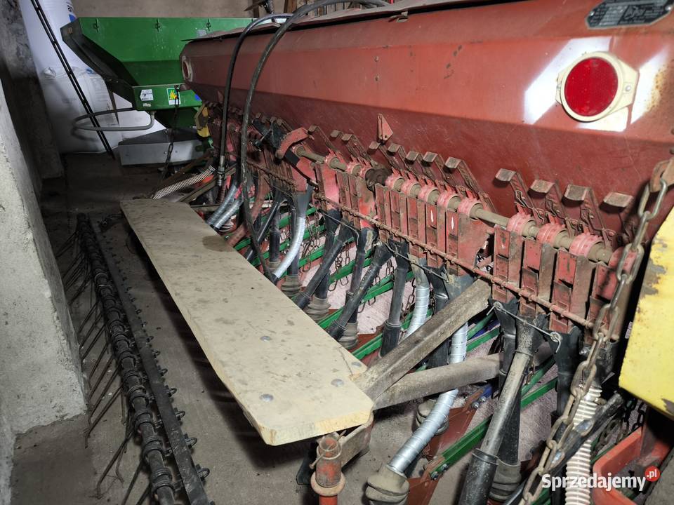 Siewnik do zboża poznaniak Agromet Kraj 27m Strzelce
