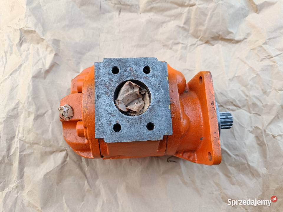 Pompy hydrauliczne z koparki Waryński podwójne Krzepice