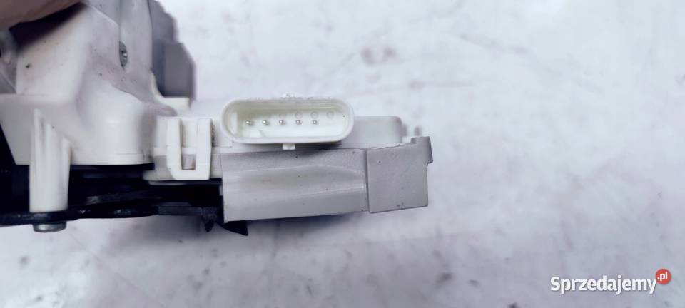 ZAMEK DRZWI PRAWY TYŁ AUDI A1 8X0839016E 5 PIN Przystajń