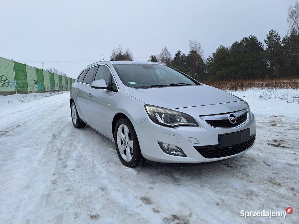 OPEL ASTRA J SPORTS TOURER 17 CDTI 2011 R Rok produkcji 2011