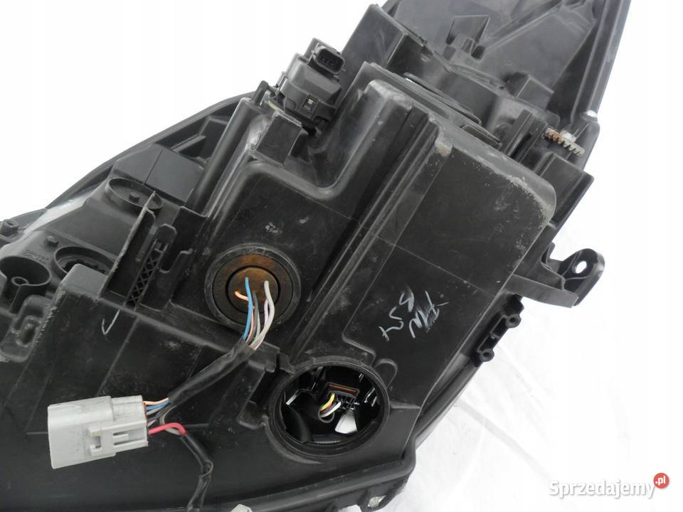 Toyota Yaris III 3 reflektor prawy przedni lampa Nowy Tomyśl