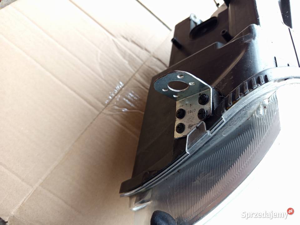 Audi A6 C6 lampa lewa przód 4F0941003 AK osobowe Kłodawa
