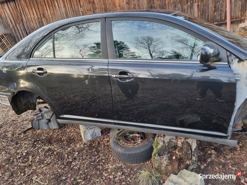 Sprzedam drzwi lewe przednie toyota Avensis T 25