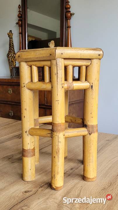 Orientalny bambusowy kwietnik stoliczek