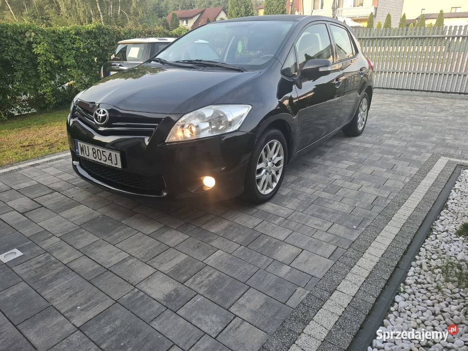 Auris 16 benzyna 2010r 1600cm3 Łochów