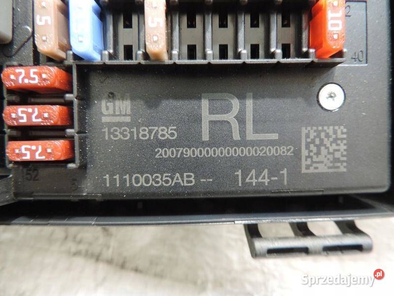 OPEL ASTRA J IV 17 CDTI SKRZYNKA BEZPIECZNIKÓW