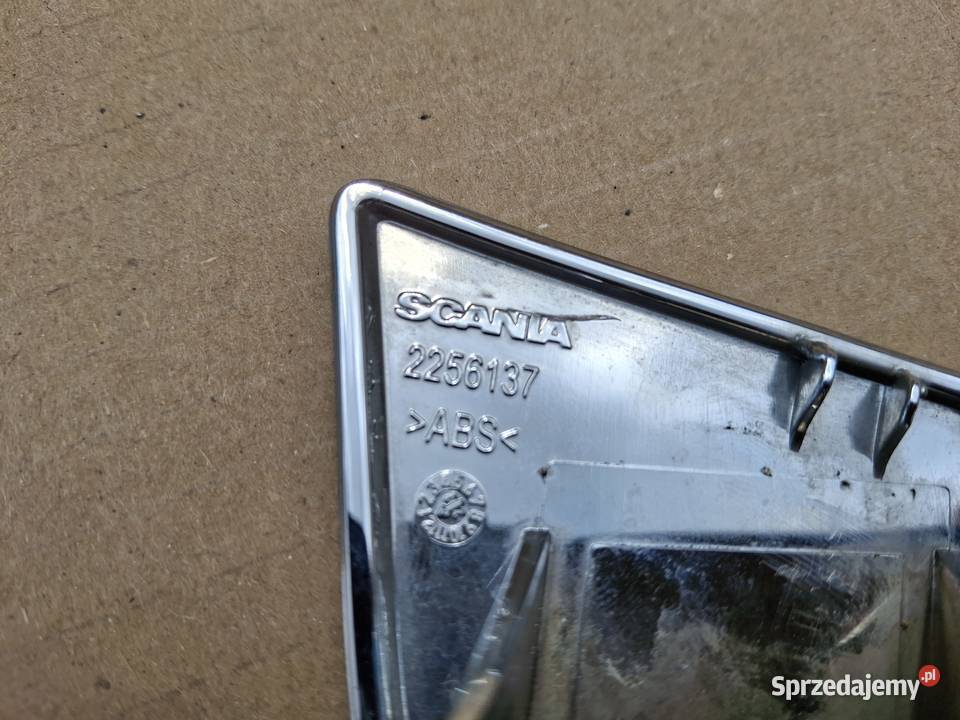 SCANIA R S ZAŚLEPKA ZDERZAKA HALOGENU LEWA CHROM Bieleń
