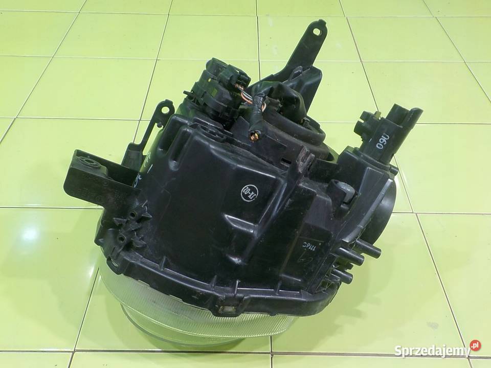 NISSAN JUKE I F15 15 DCI 11r lampa prawa przod Suków