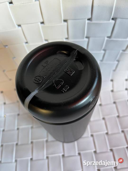 Butelka 1l HDPE czarna z czerwoną nakrętką z Kłodzko