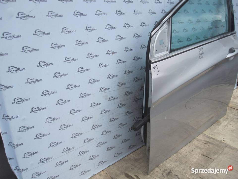 HYUNDAI i40 13r drzwi lewe przód