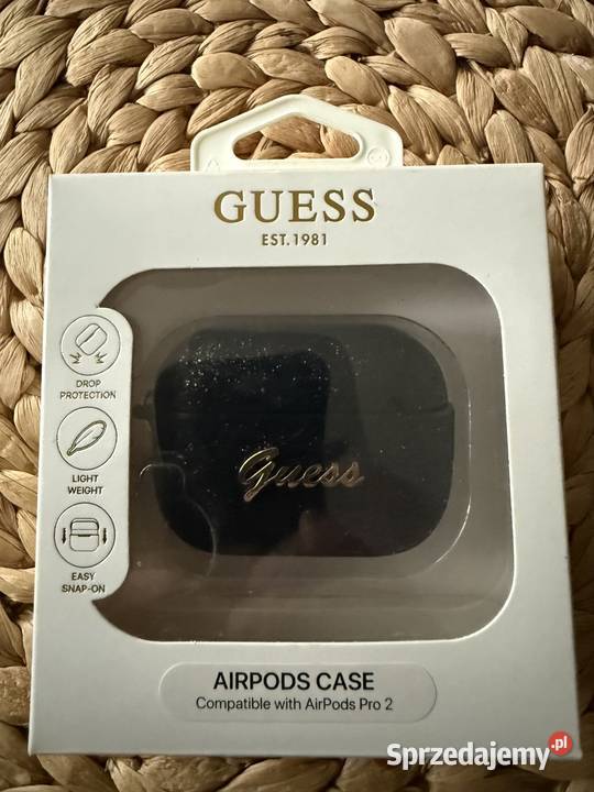 Nowe etui na słuchawki marki Guess