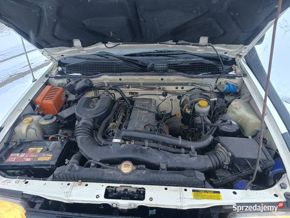 Nissan terrano ii 24 benzyna 4x4 84 bezwypadkowy Chmielnik