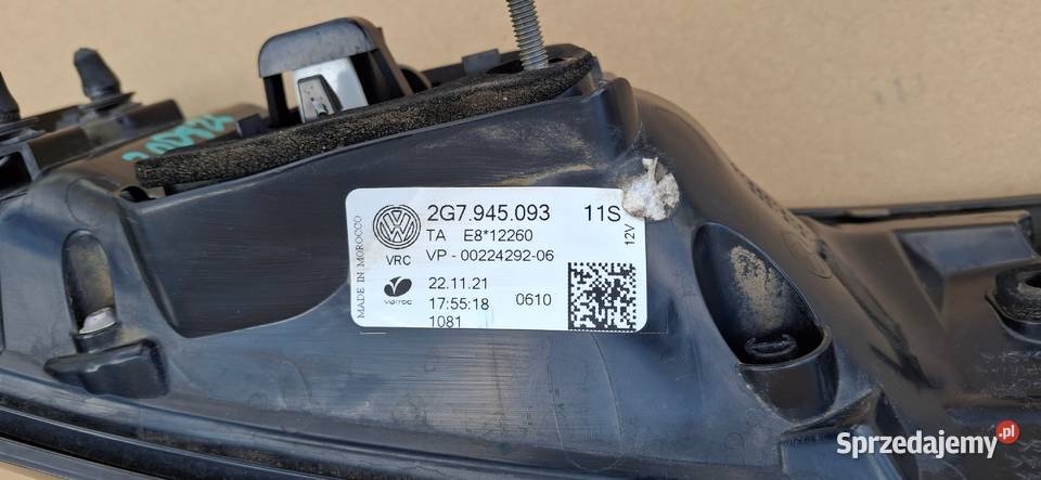 VW TAIGO 2G7 LAMPA KLAPY BAGAŻNIKA TYLNA BLENDA Lampy tylne Bieleń
