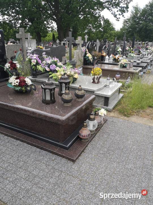 Sprzątanie nagrobków