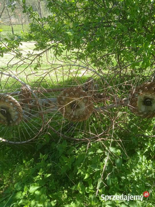 Zgrabiarka do siana i słomy Maszyny rolnicze Lucim