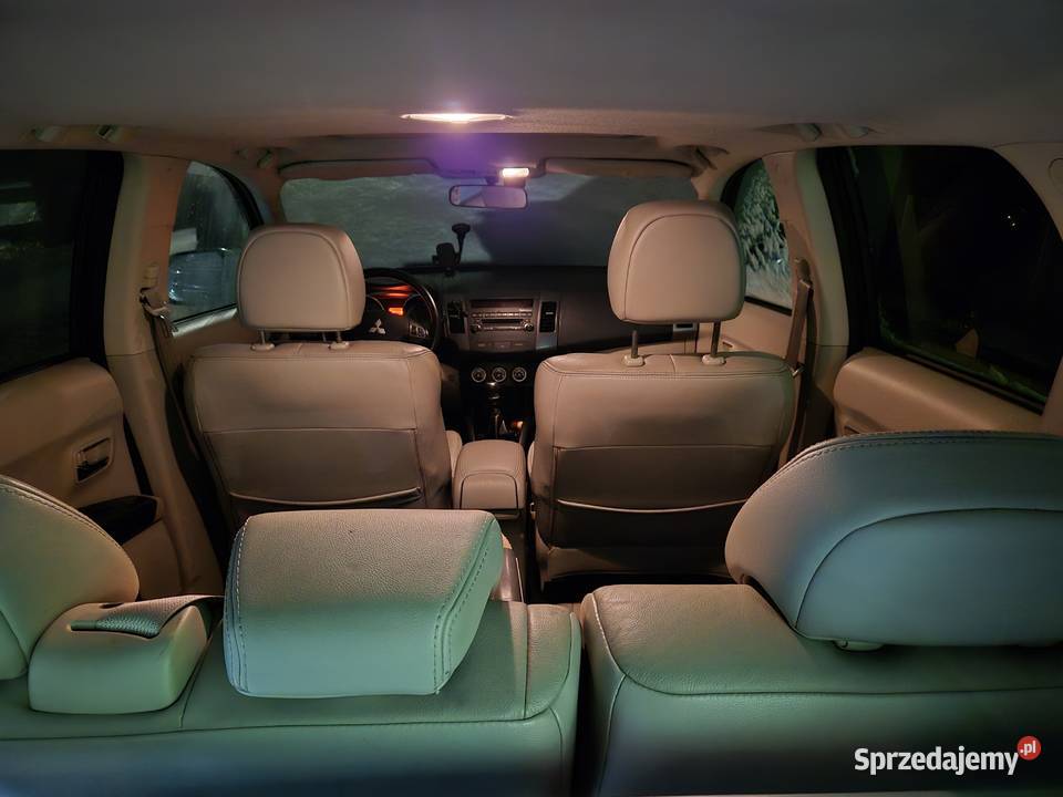 Mitsubishi Outlander 22 DID Intense 4x4 7 Radzyń Podlaski