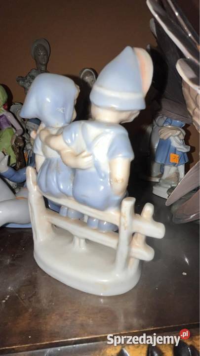 Figurka Para Syg Terra Dzieci na płocie z Porcelana i szkło pomorskie