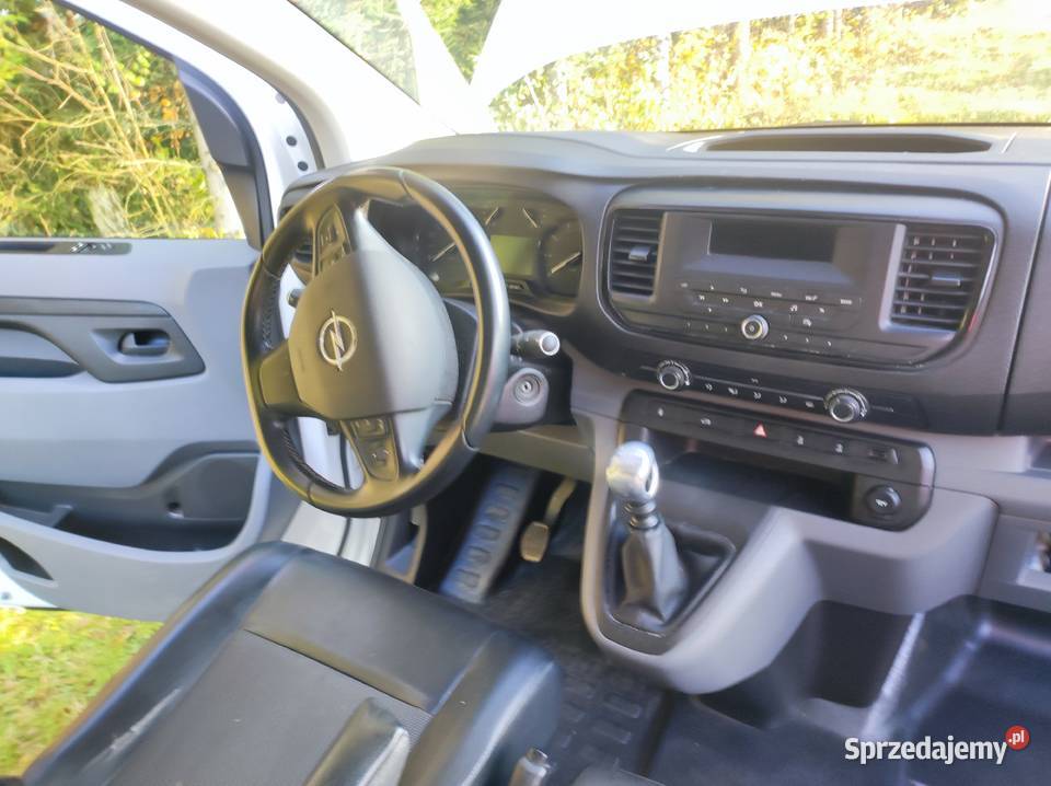 Opel Vivaro furgon blaszak 2020