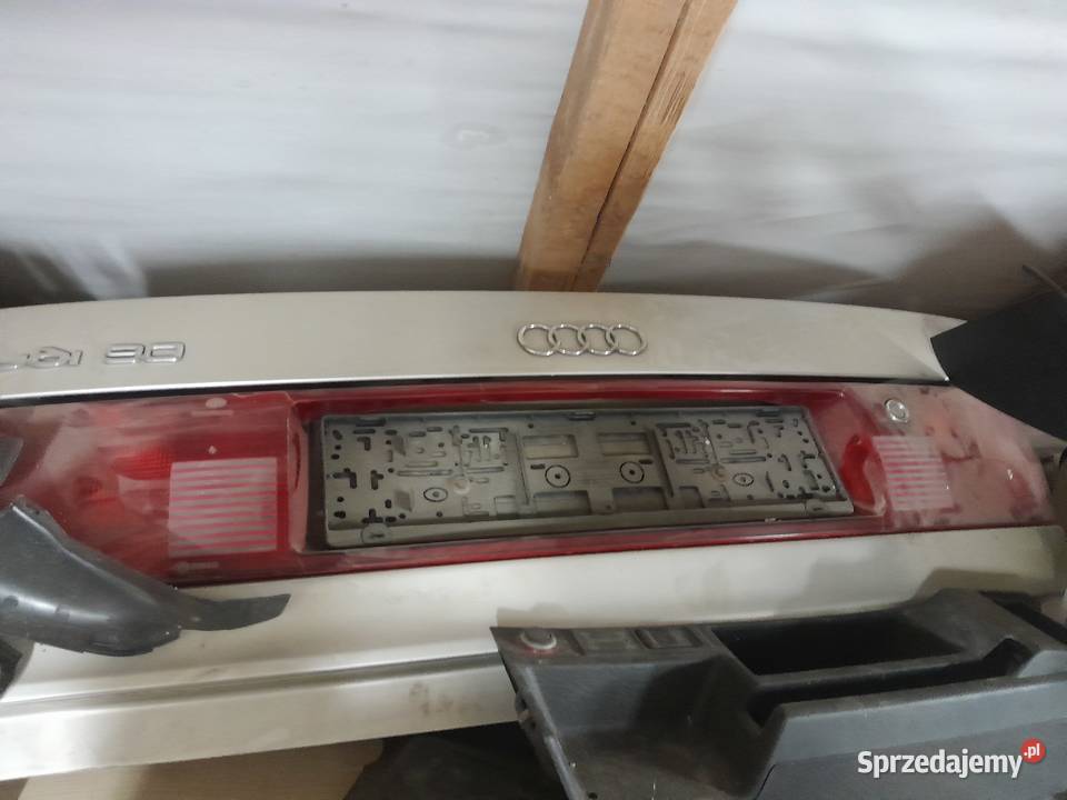 Audi 90 b3 tylna klapa z blendą Wiśniowa