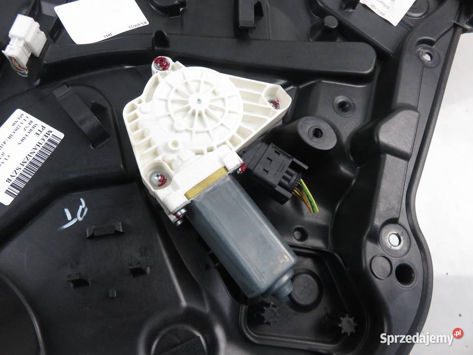 PODNOŚNIK SZYBY PRAWY TYLNY MERCEDES CLA coupe sprzedam