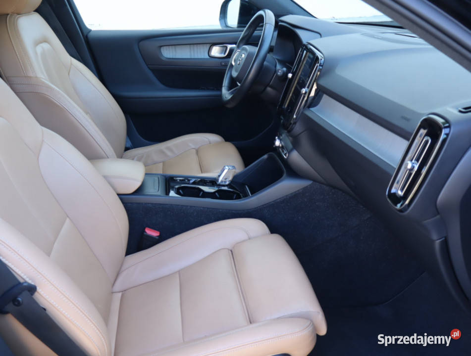 Volvo XC40 B5 AWD czujnik zmierzchu