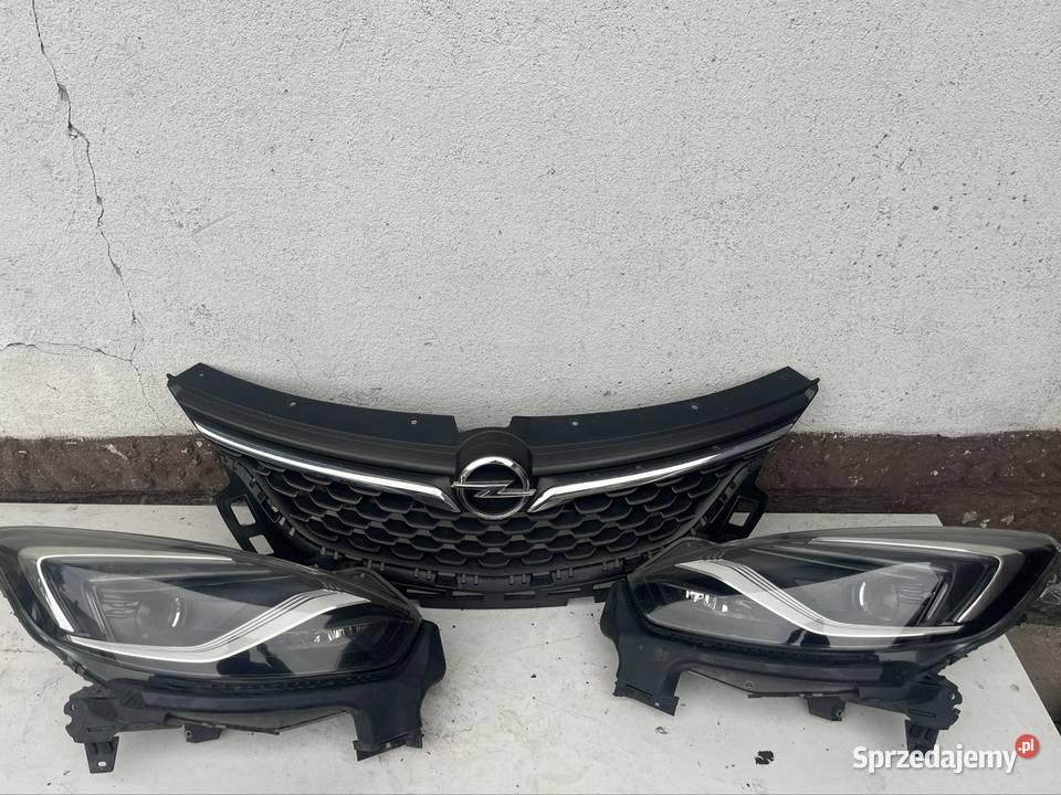 Reflektory lewy prawy Opel Zafira c lift Lampy przednie Mielec