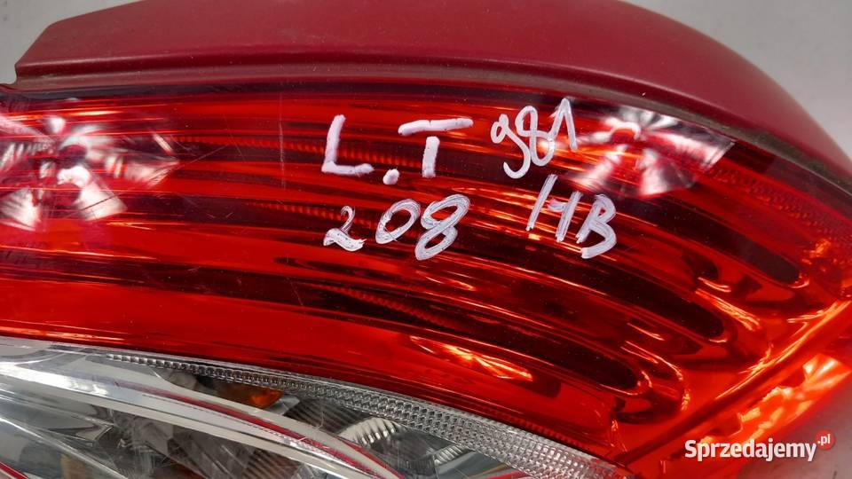 PEUGEOT 208 HB LAMPA TYŁ LEWA