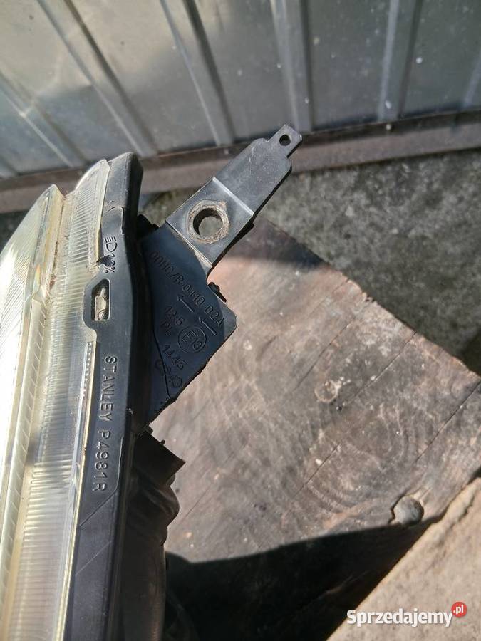 Reflektor lampa prawy przód suzuki Swift Zwoleń