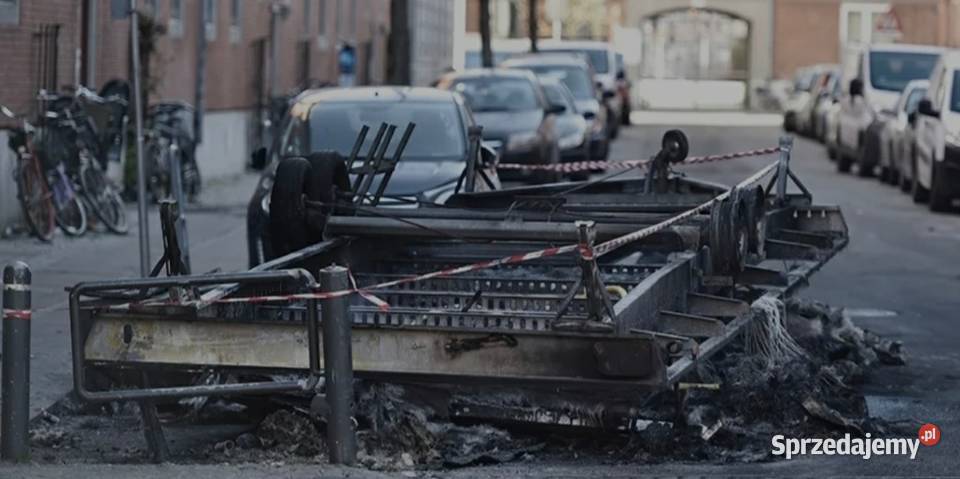 Pozostałości przyczepie ciężarowej 2000 DMC Brenderup