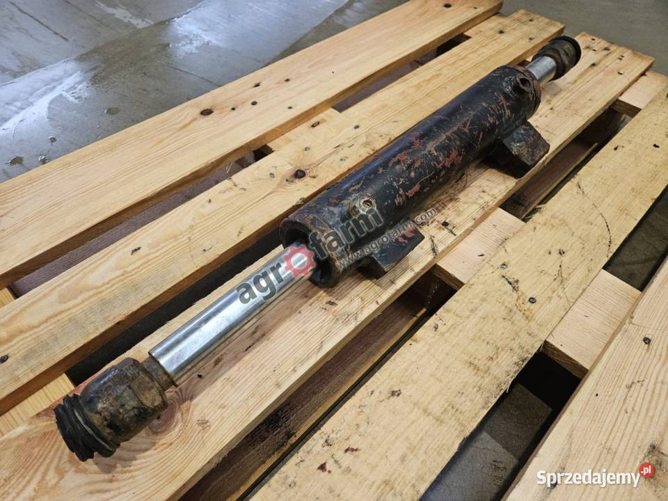 Siłownik skrętu Massey ferguson 8250 8260 8240 Byków