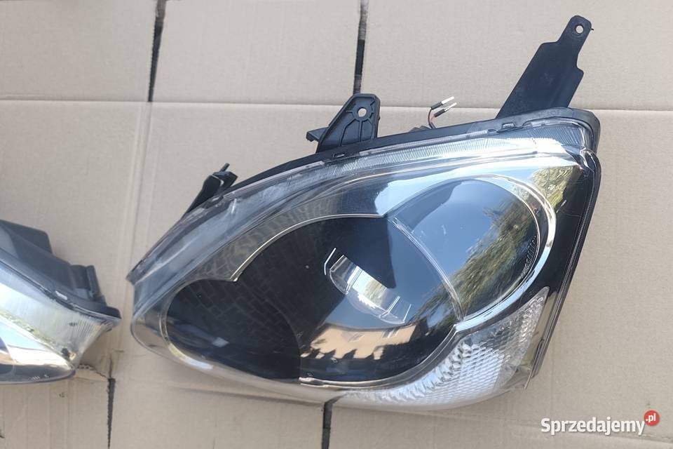 Honda Civic generacji 7 lampy przednie Poraj