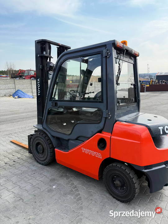 wózek widłowy TOYOTA 8FDF25 diesel 370m kabina Działoszyn