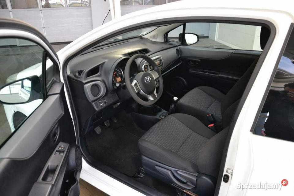 Toyota Yaris 10 benzyna 70 nowy model Rok produkcji 2012 Kęty sprzedam