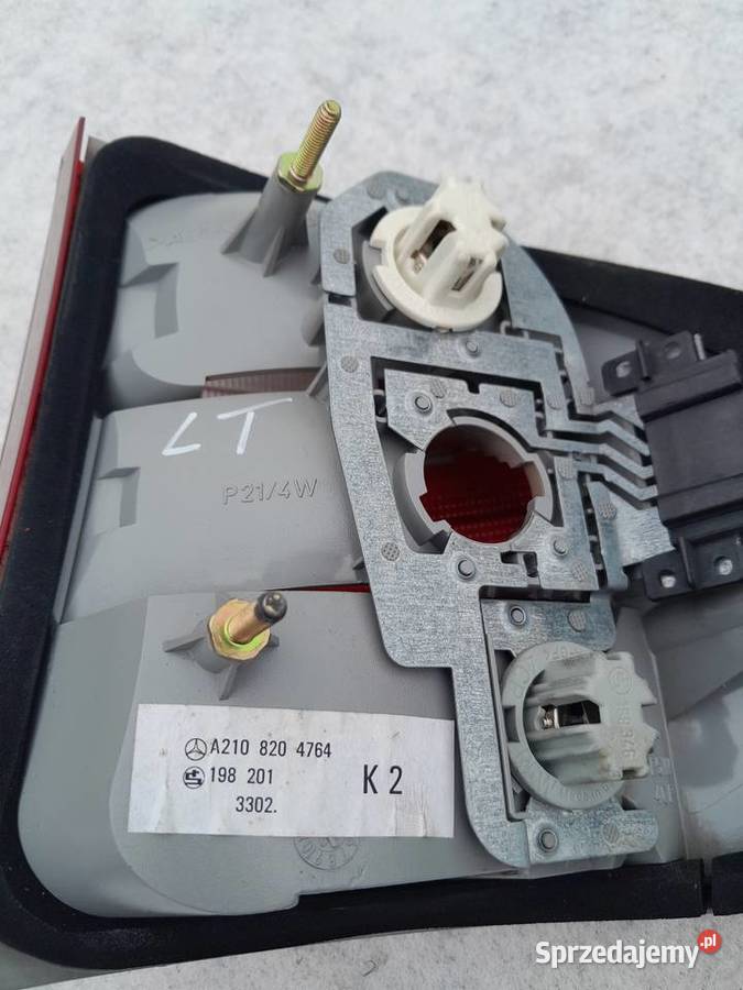 Lampa tylna lewa Mercedes E Klasa W210 kombi